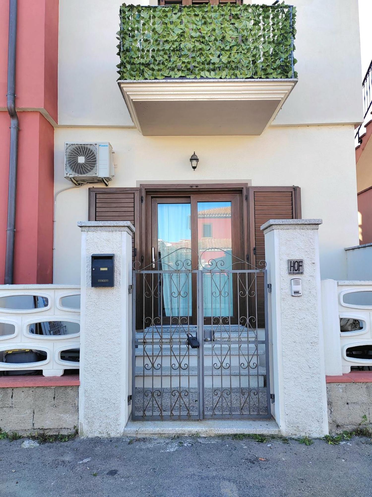 Home Of Fame - Home Gallery With Fully Equipped Kitchen, Separate Entrance, Free Parking Olbia Kültér fotó
